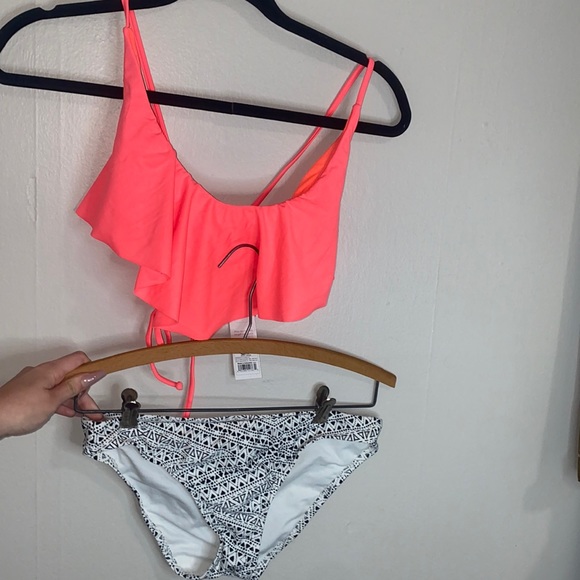 Other - 🌵Adorable NWT 2 piece bikini!